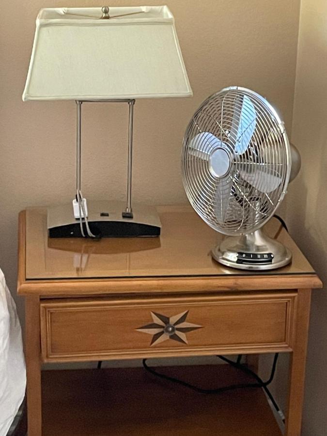 Apartment Cal King & Queen Beds, 3 Spas & Pool Gourmet Kitchen, Wicked Fast Wifi & Covered Security Parking, Two Smart Tvs With Disney, Apple Tv & Amazon Prime, Ideal For Nightly & Weekly Executive Stays *