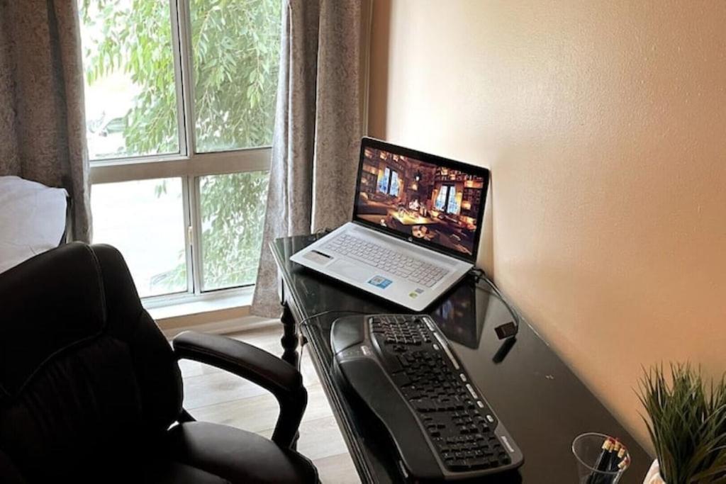 Apartment Cal King & Queen Beds, 3 Spas & Pool Gourmet Kitchen, Wicked Fast Wifi & Covered Security Parking, Two Smart Tvs With Disney, Apple Tv & Amazon Prime, Ideal For Nightly & Weekly Executive Stays