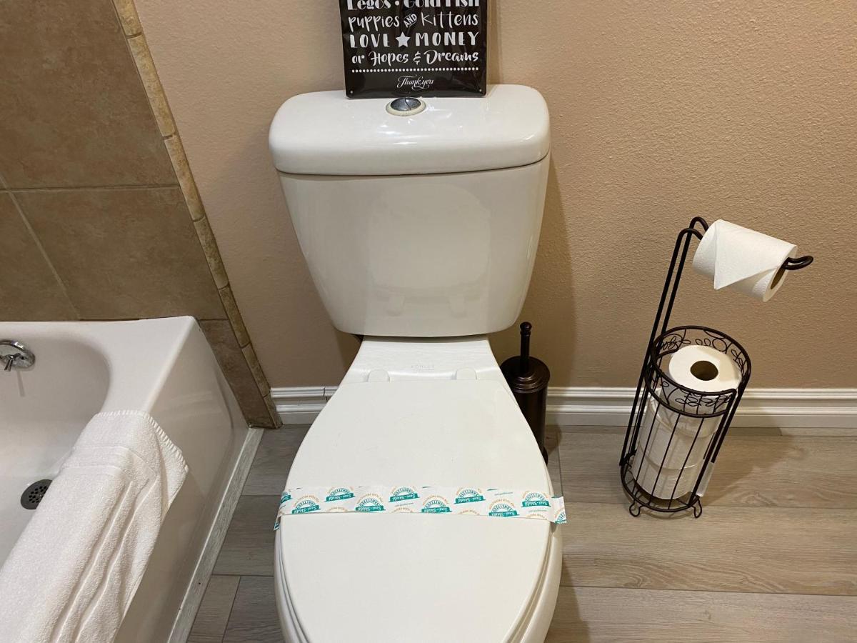 Apartment Cal King & Queen Beds, 3 Spas & Pool Gourmet Kitchen, Wicked Fast Wifi & Covered Security Parking, Two Smart Tvs With Disney, Apple Tv & Amazon Prime, Ideal For Nightly & Weekly Executive Stays *