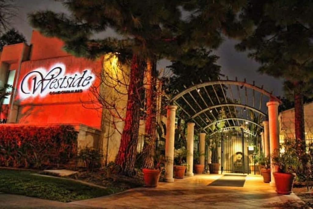 Apartamento Cal King & Queen Beds, 3 Spas & Pool Gourmet Kitchen, Wicked Fast Wifi & Covered Security Parking, Two Smart Tvs With Disney, Apple Tv & Amazon Prime, Ideal For Nightly & Weekly Executive Stays Los Angeles